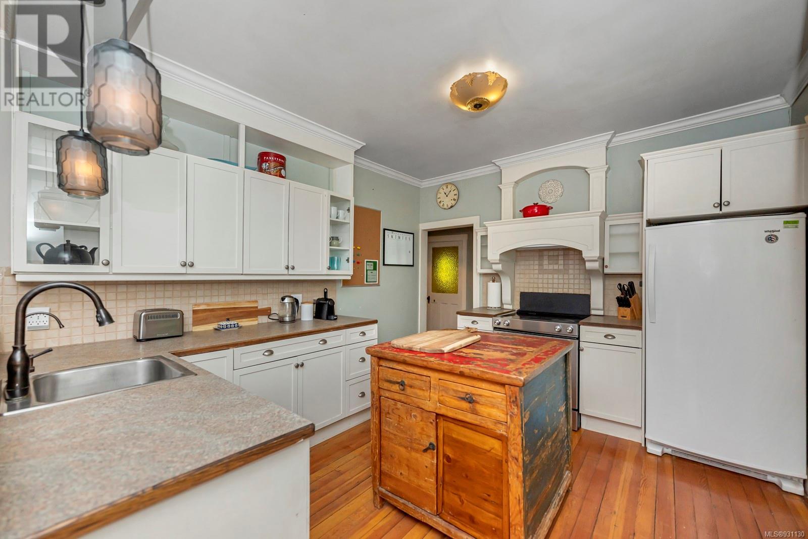 Listing 931130 - Large Photo # 13