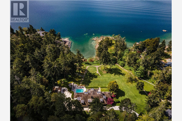 605 Senanus Dr, Central Saanich
