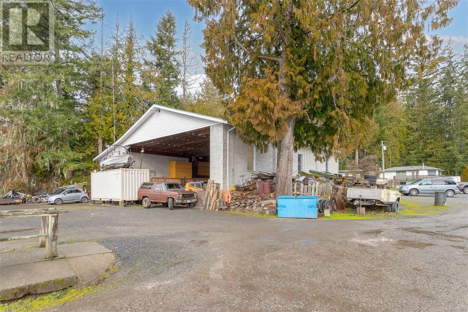 5621 Sooke Rd
