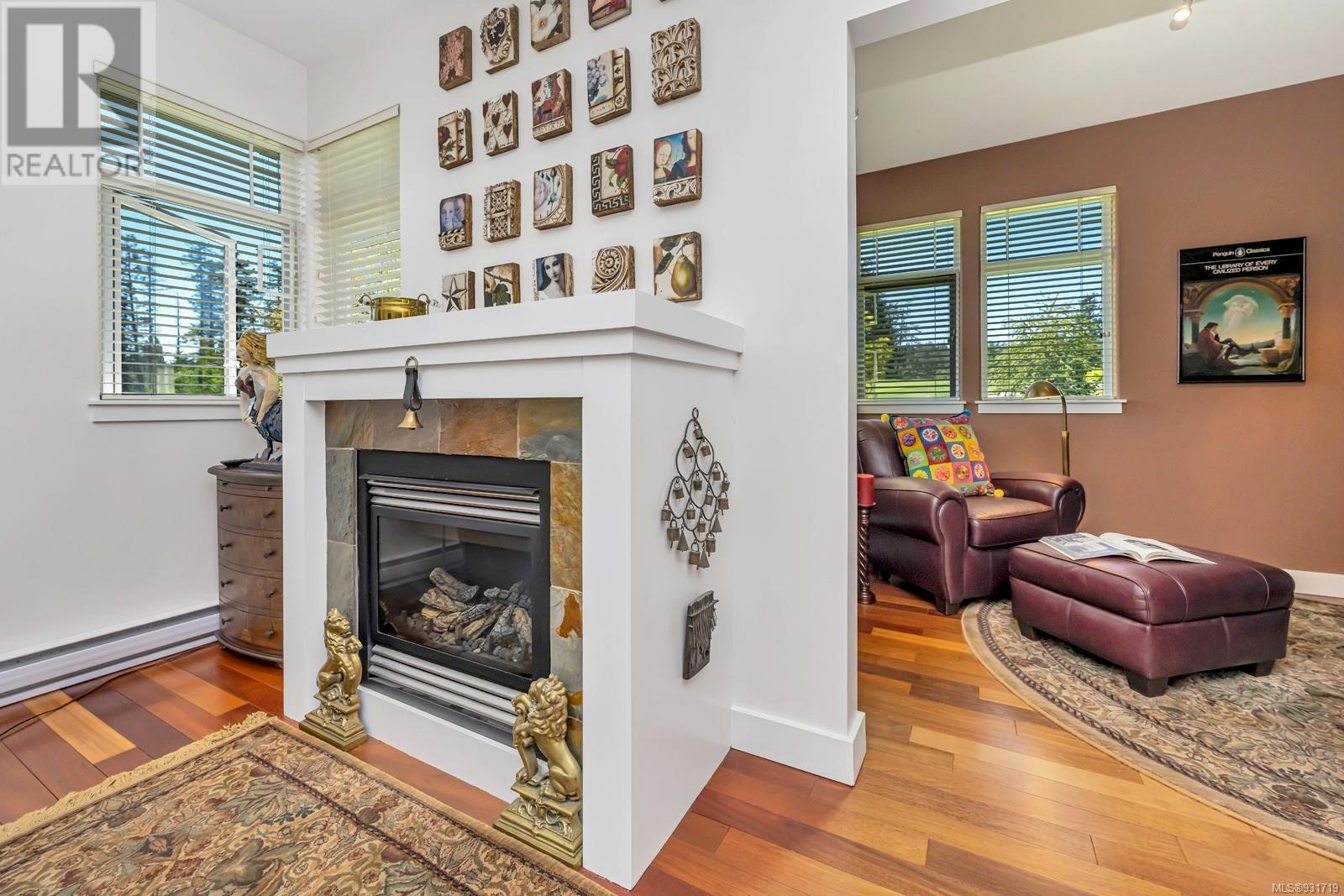4 1115 Craigflower Rd