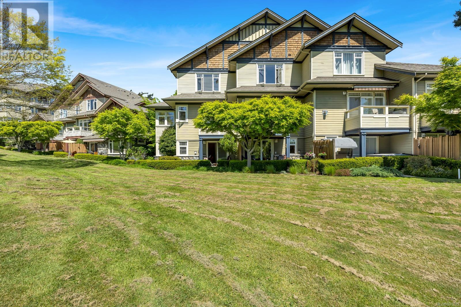 4 1115 Craigflower Rd