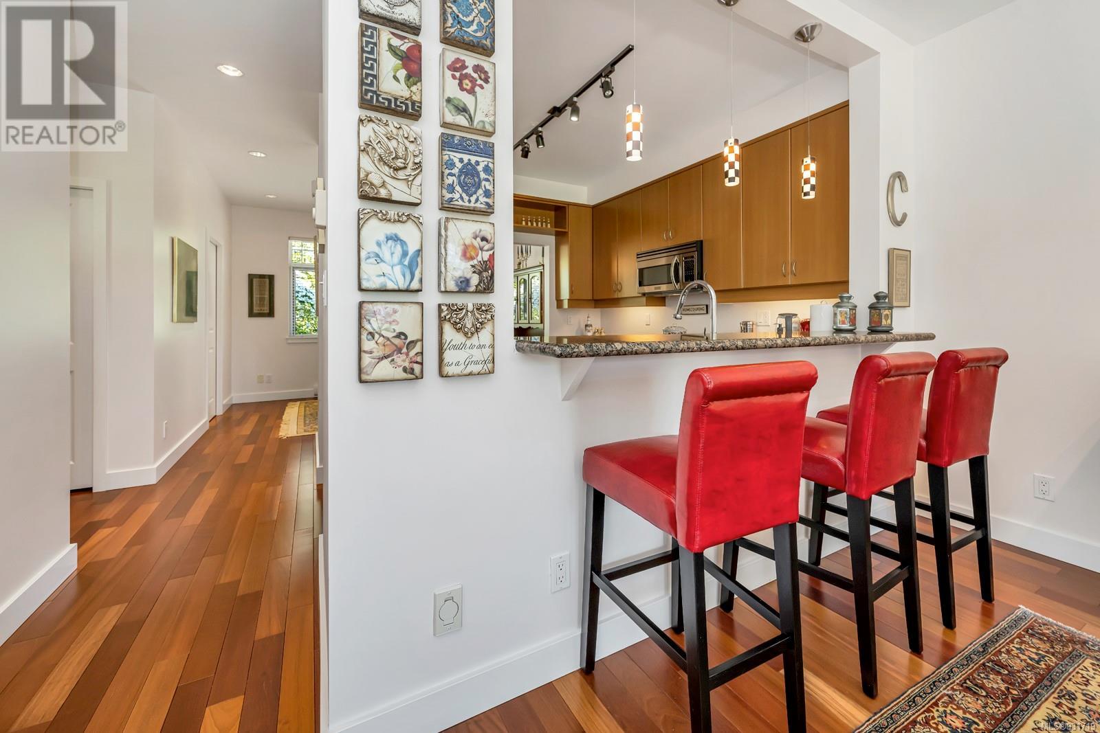 4 1115 Craigflower Rd