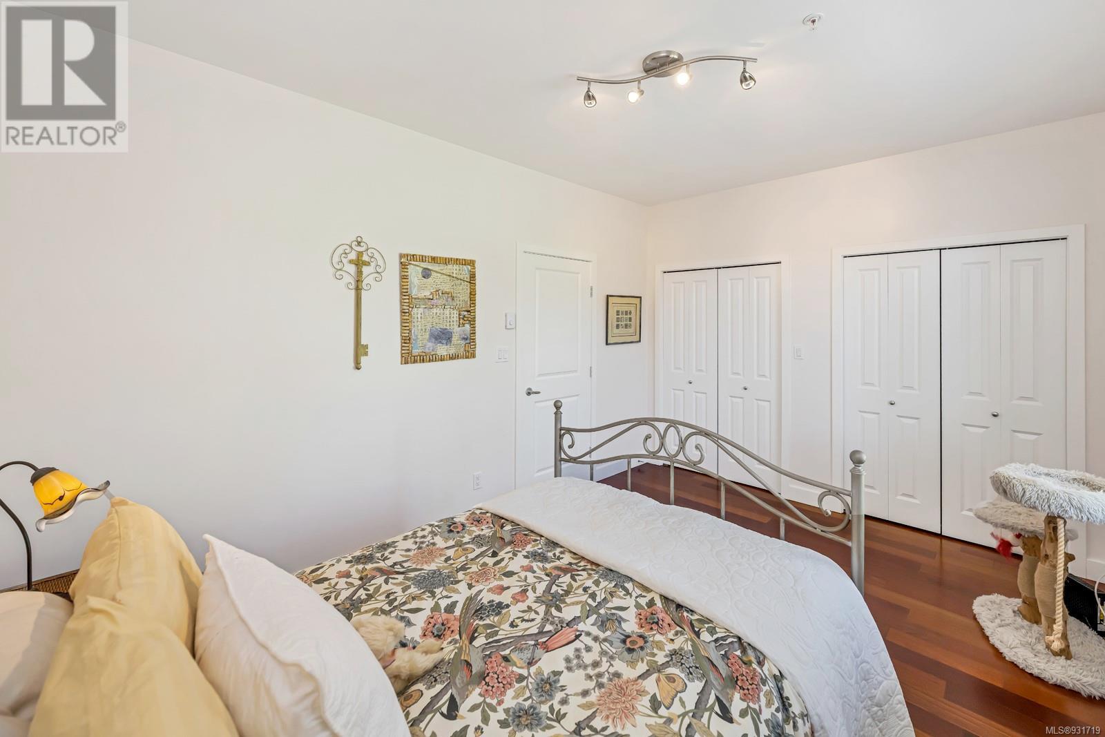 4 1115 Craigflower Rd