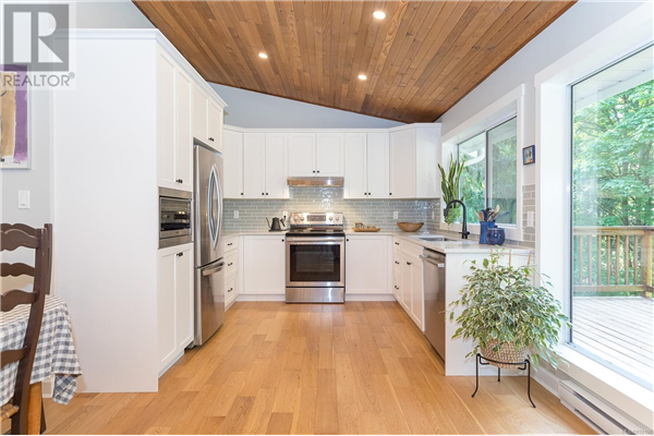 662 Meredith Rd, Mill Bay
