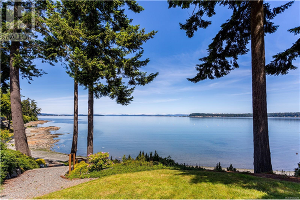 8025 Arthur Dr, Central Saanich