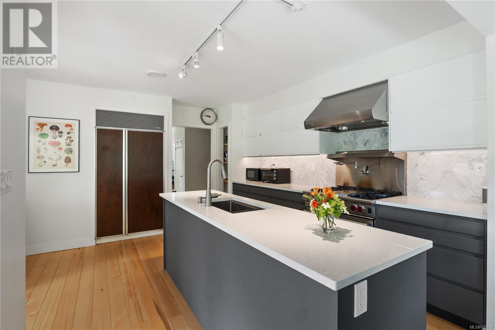 3041 Royston Rd