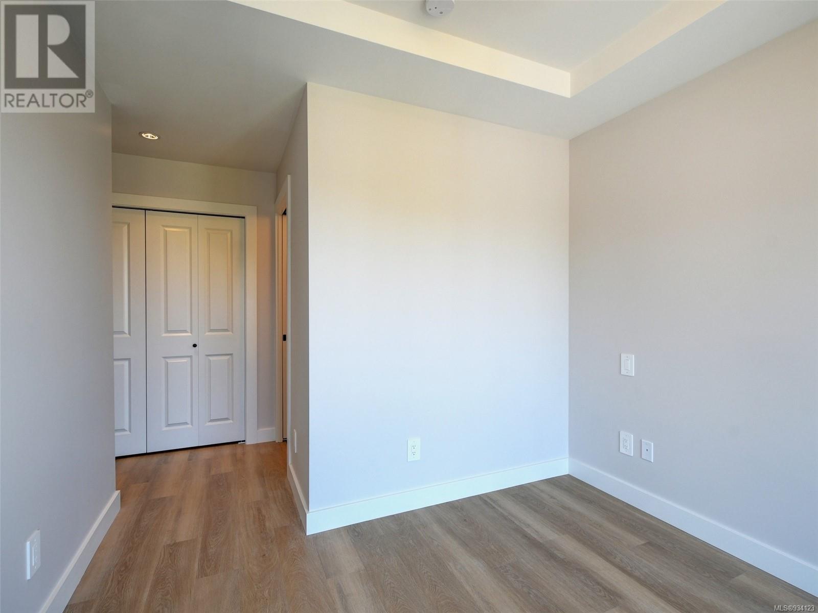 B 2050 Charters Rd, #B