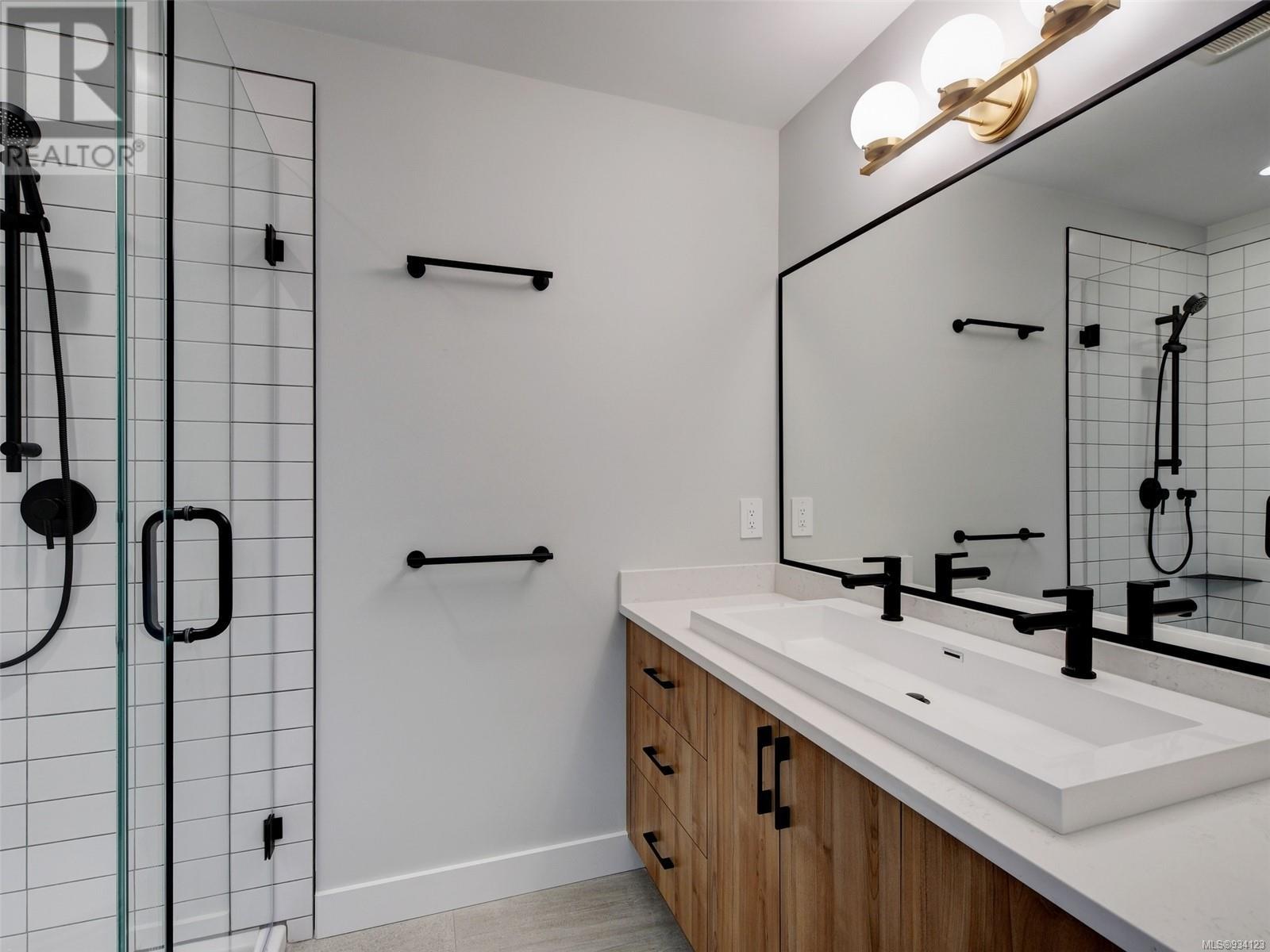 B 2050 Charters Rd, #B