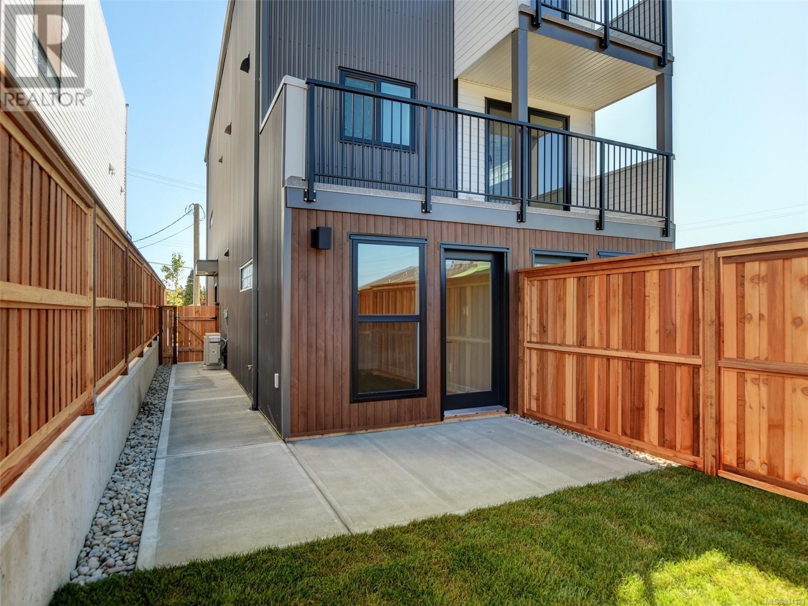B 2050 Charters Rd, #B