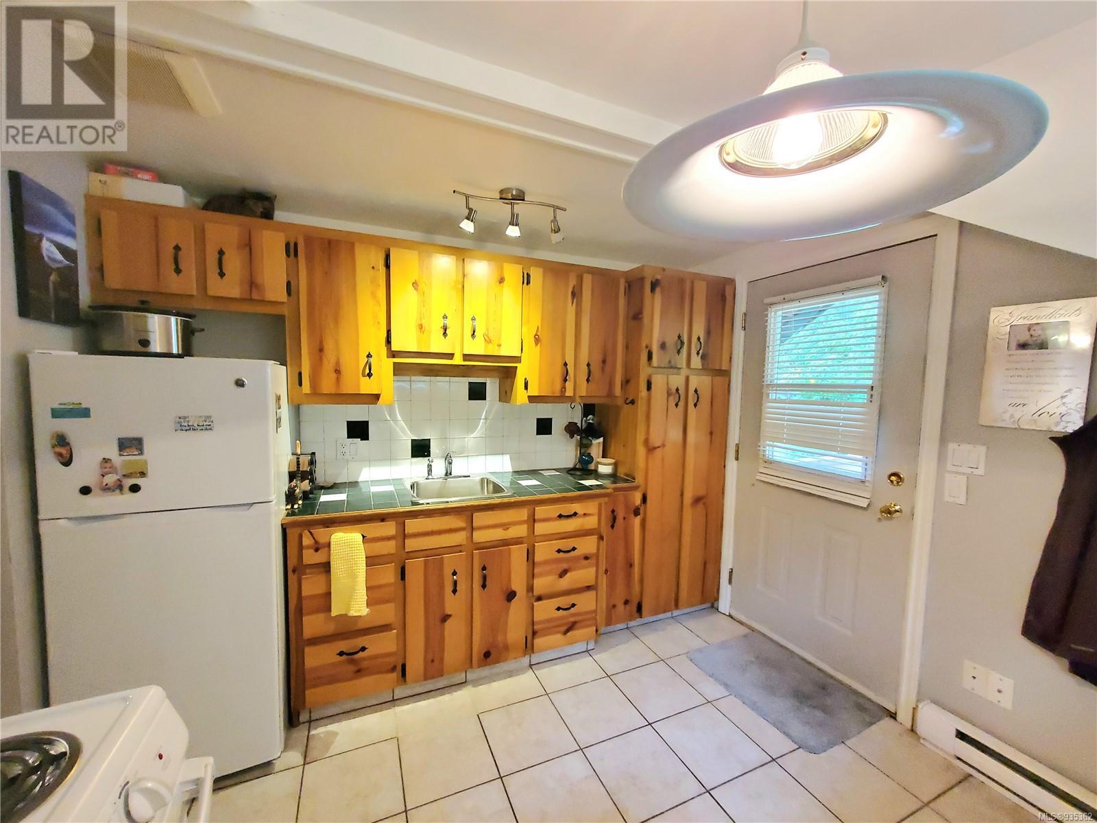 5162 Sooke Rd