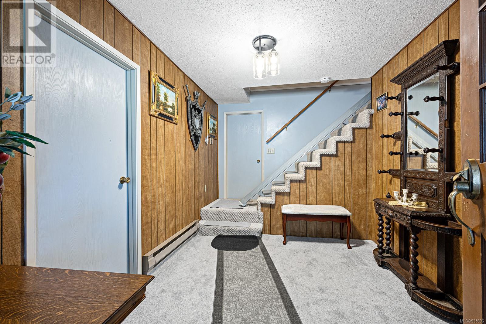 8225 Island Hwy