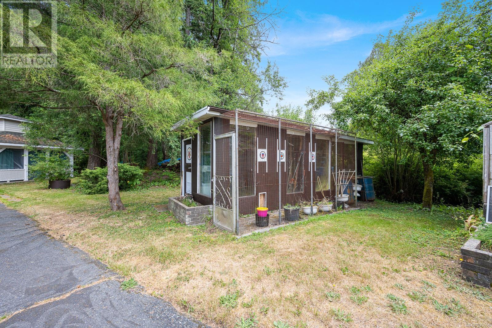 8225 Island Hwy