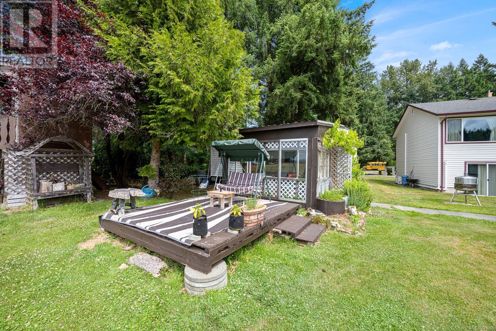 8225 Island Hwy