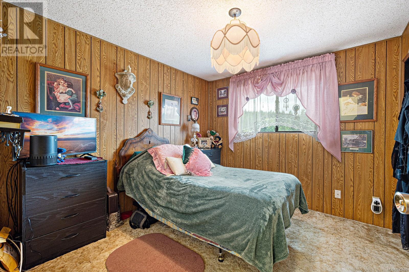 8225 Island Hwy