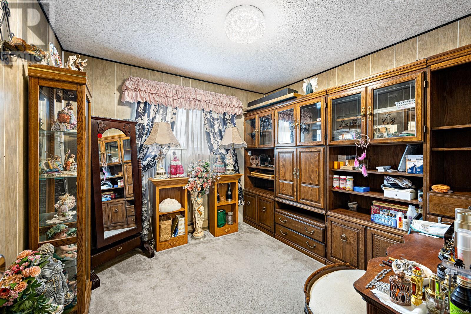8225 Island Hwy