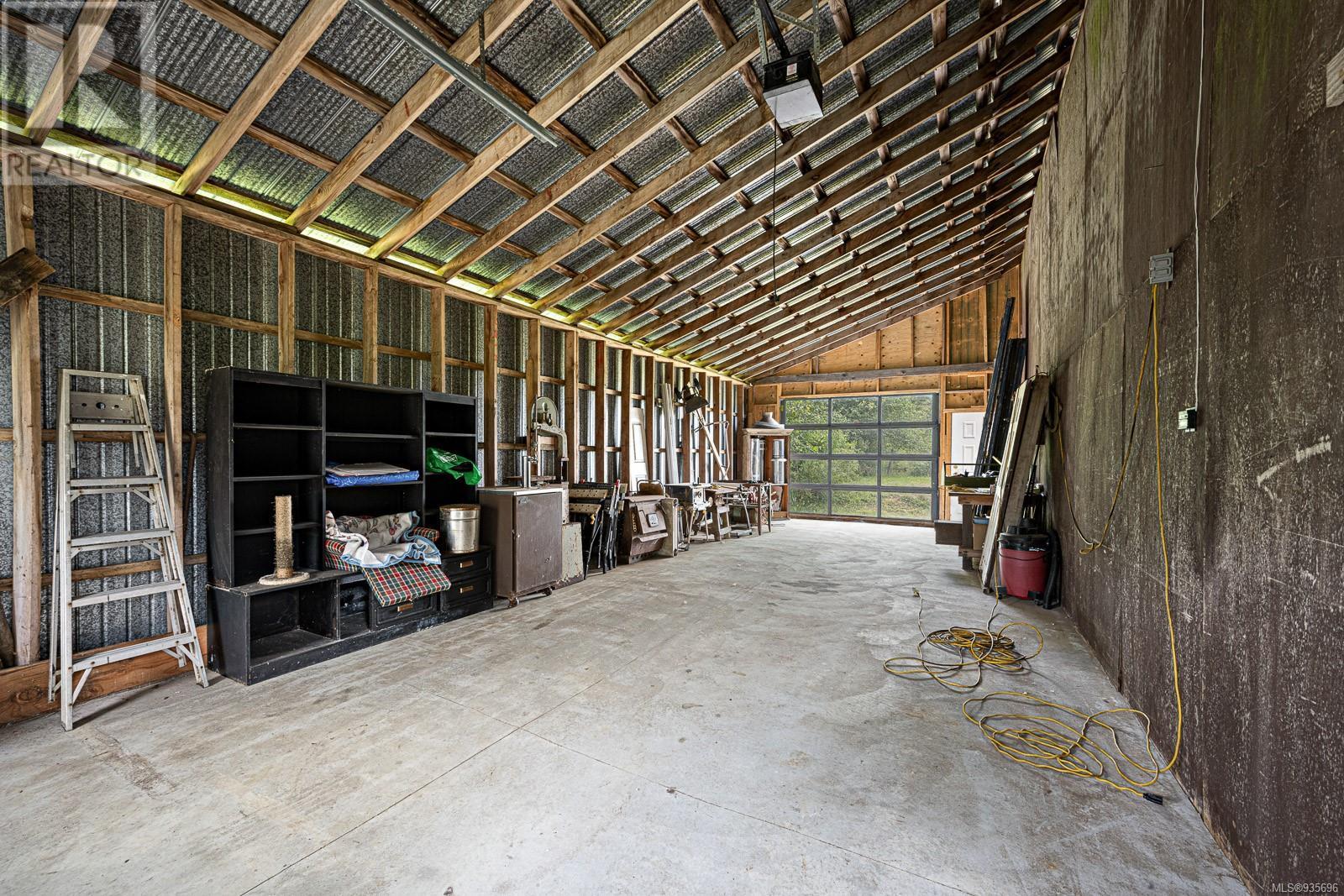 8225 Island Hwy