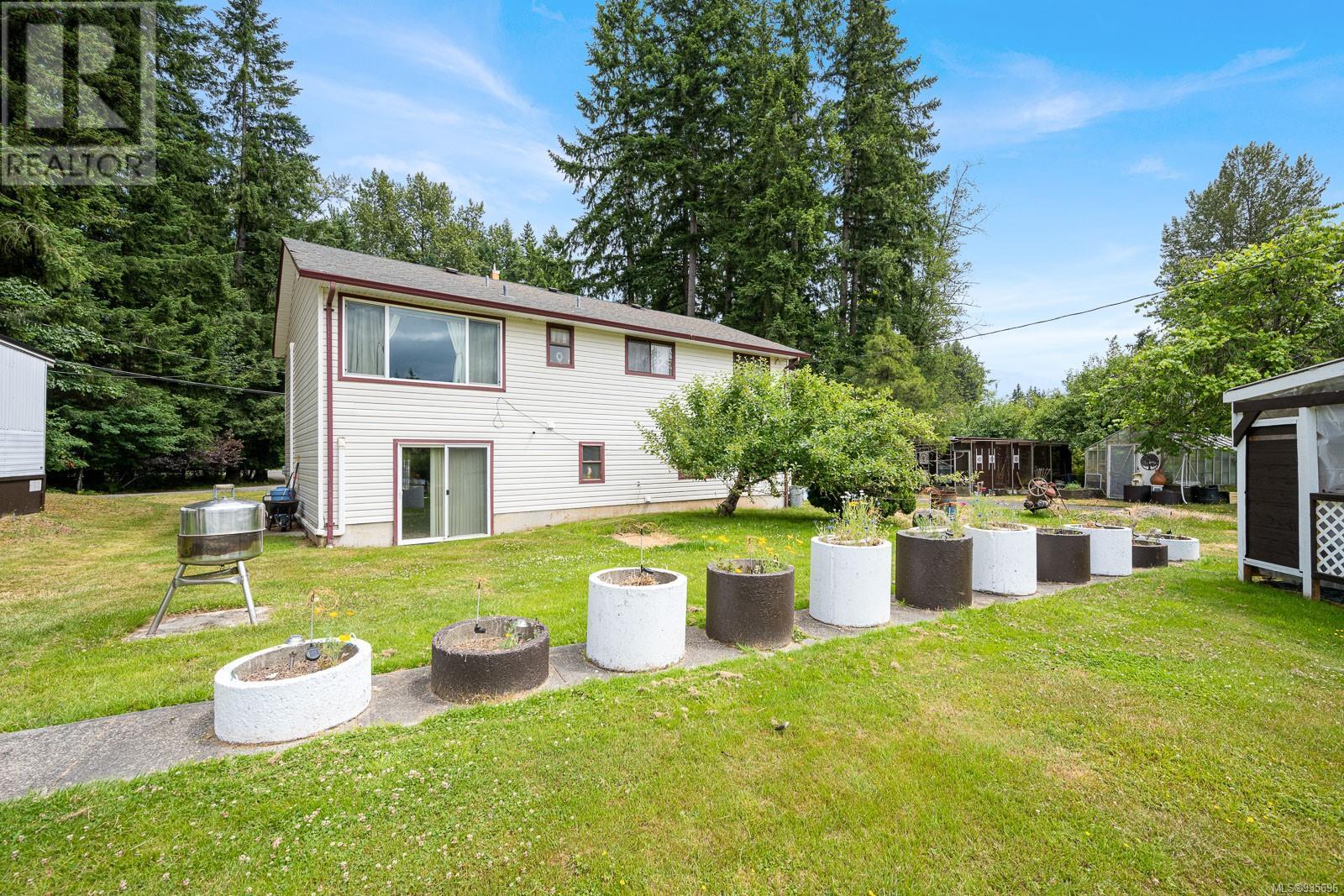 8225 Island Hwy