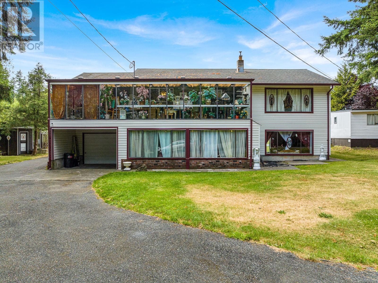 8225 Island Hwy