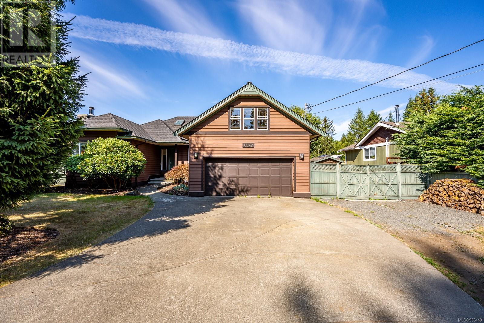 8979 Henderson Ave