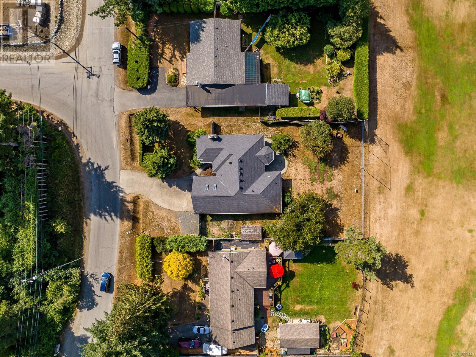 8979 Henderson Ave