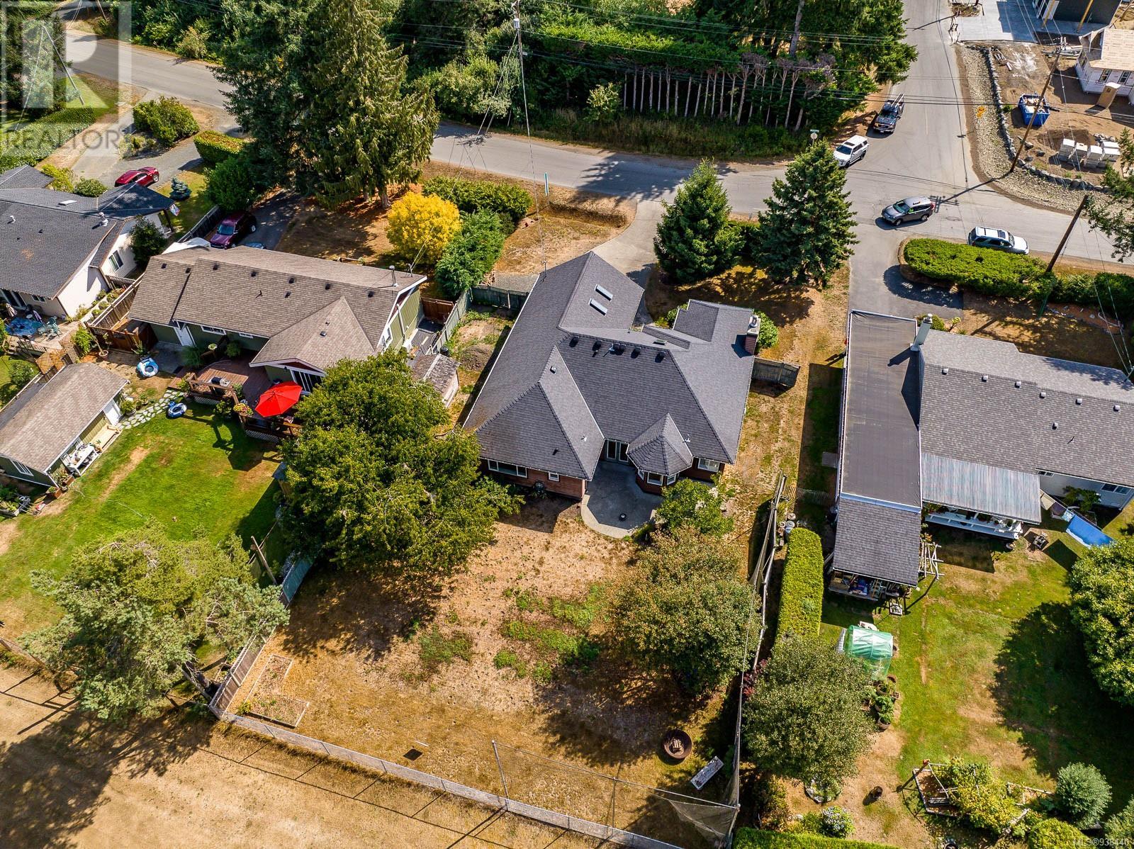 8979 Henderson Ave