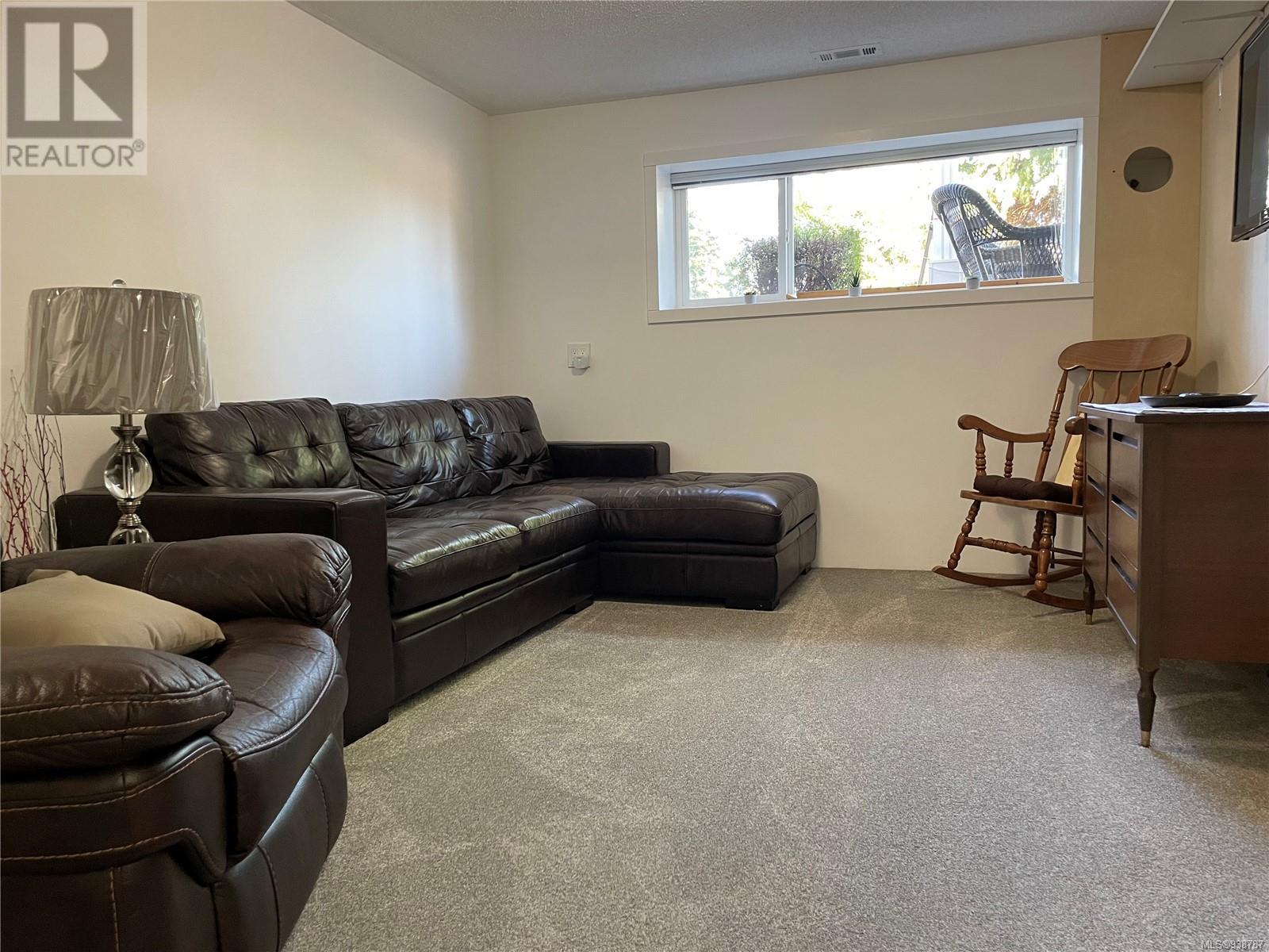 3695 ESTEVAN Dr