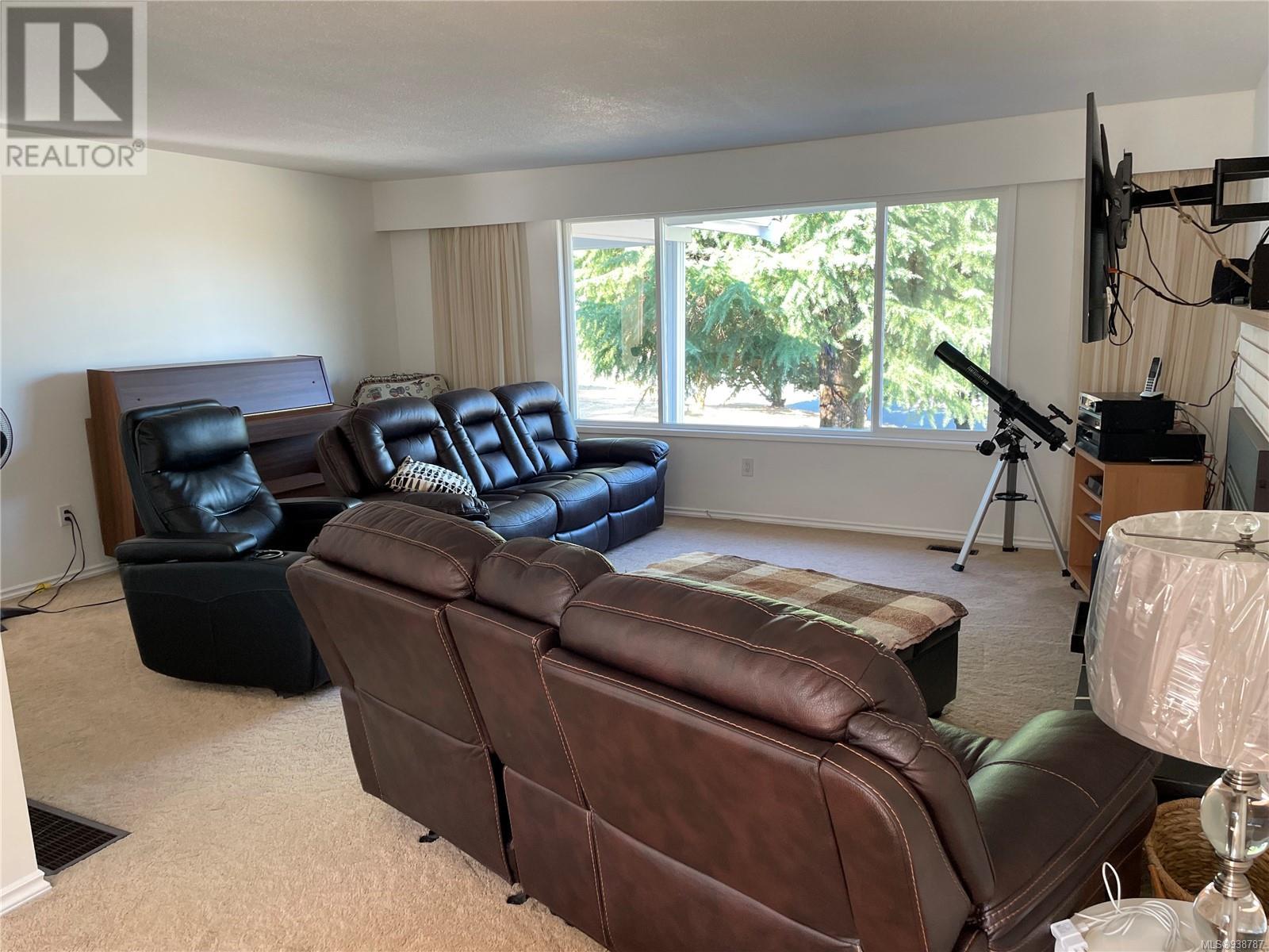 3695 ESTEVAN Dr