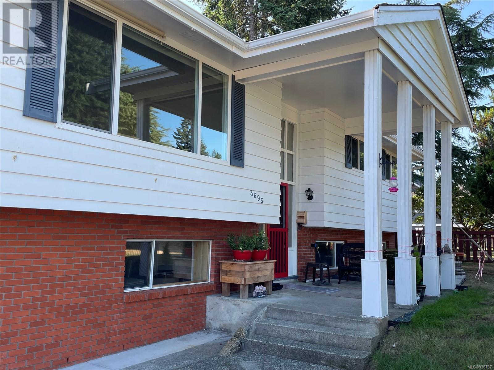 3695 ESTEVAN Dr