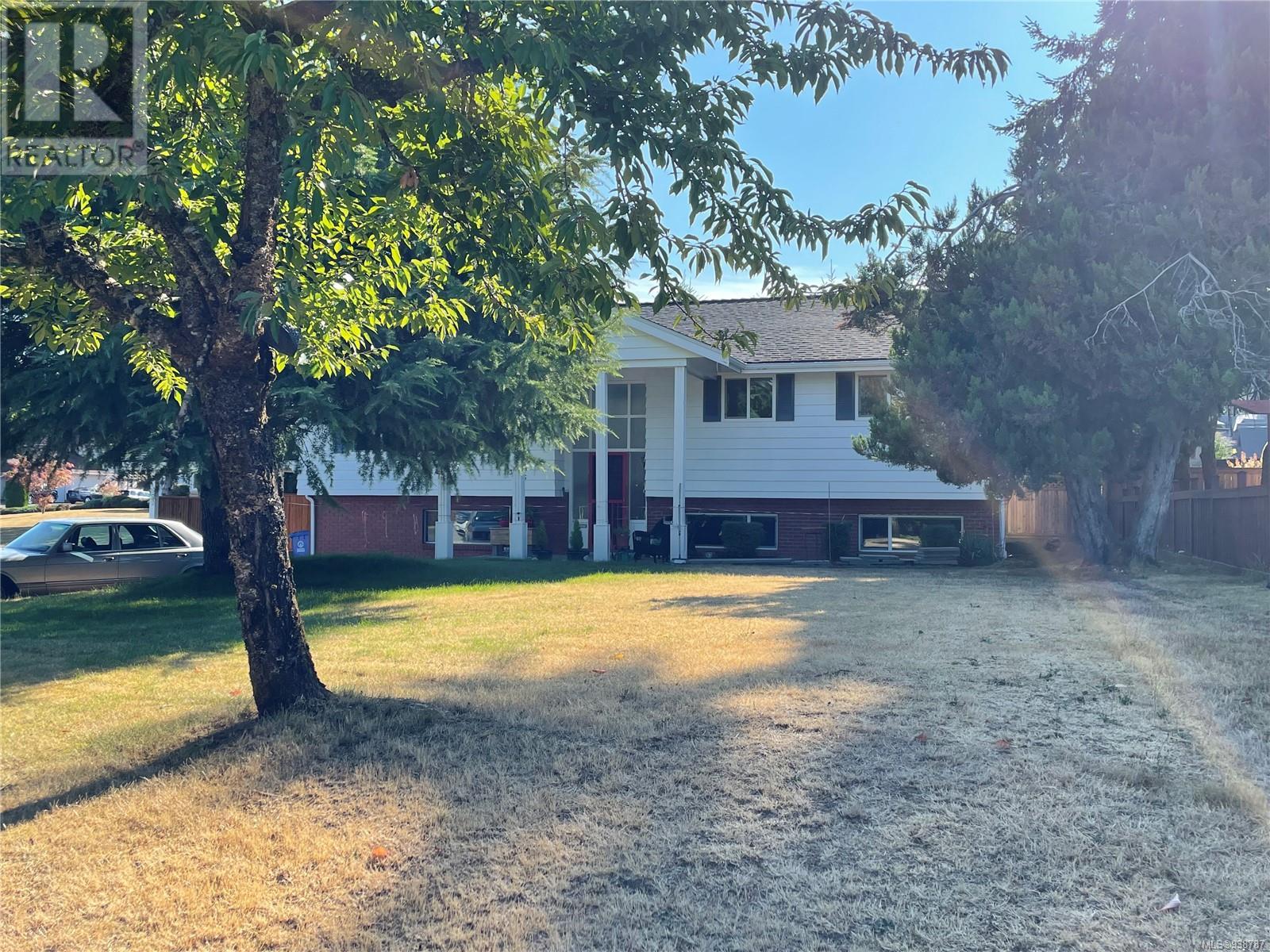 3695 ESTEVAN Dr