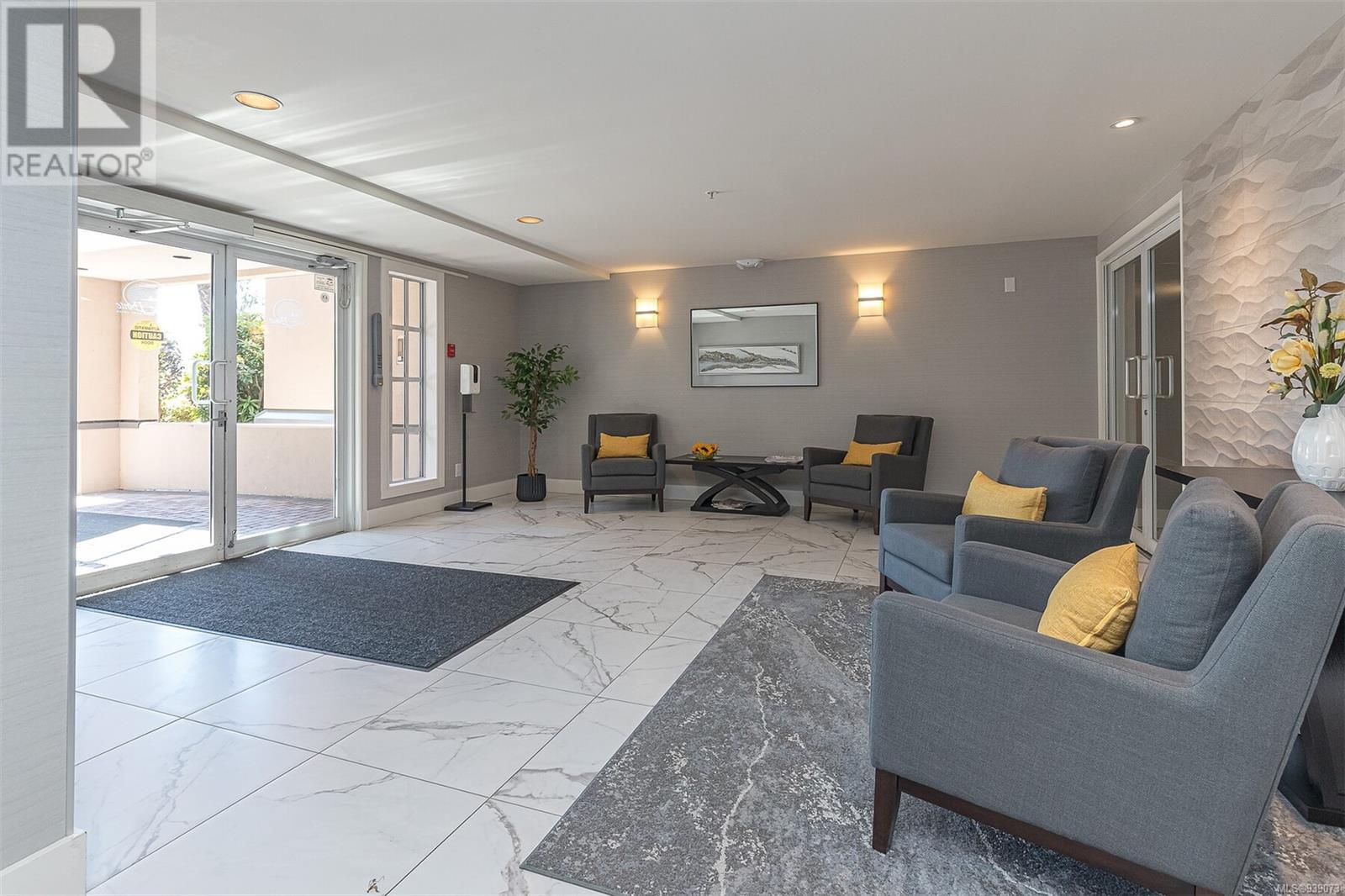 407 1085 Tillicum Rd