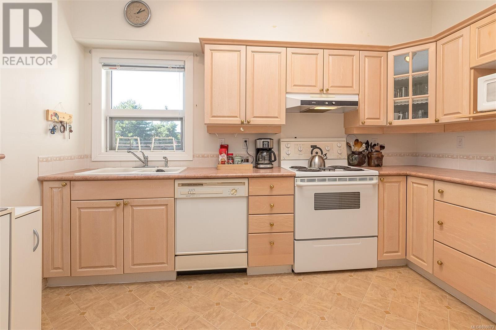 407 1085 Tillicum Rd