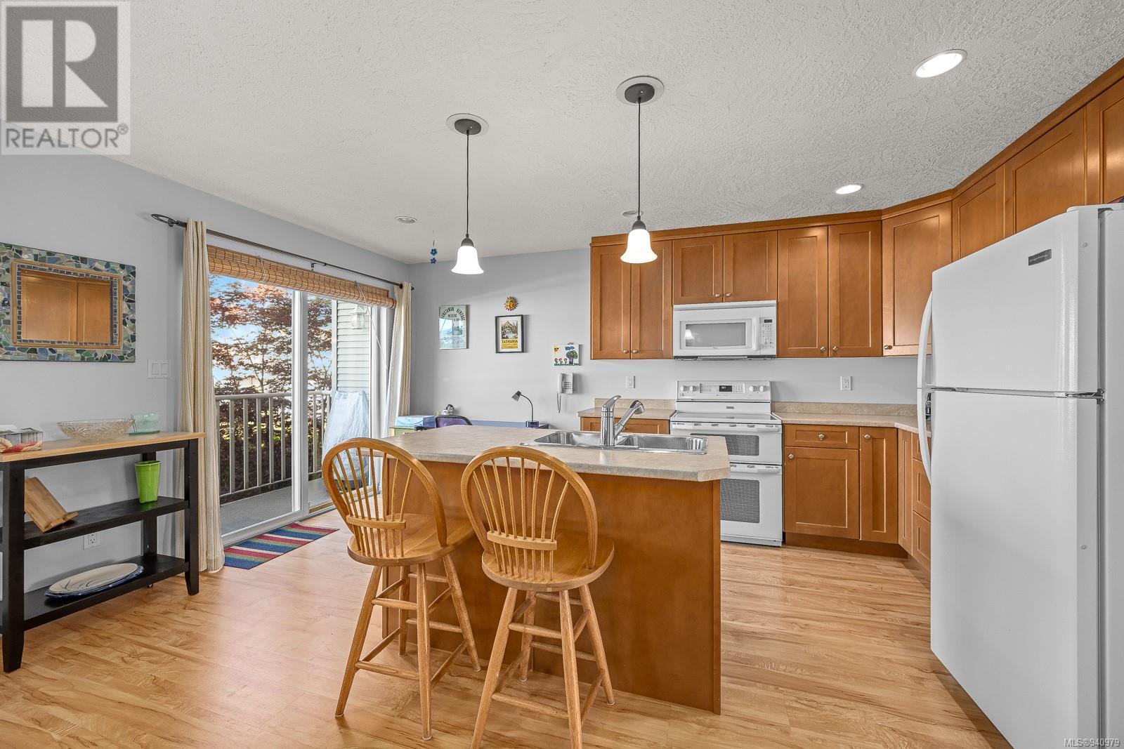 14 2475 Mansfield Dr, #14