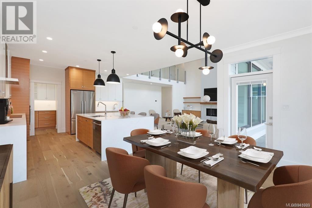 2836 Sheffield Cres