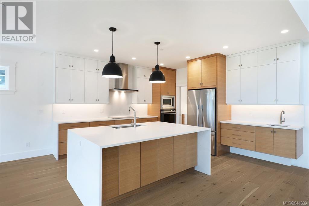 2836 Sheffield Cres