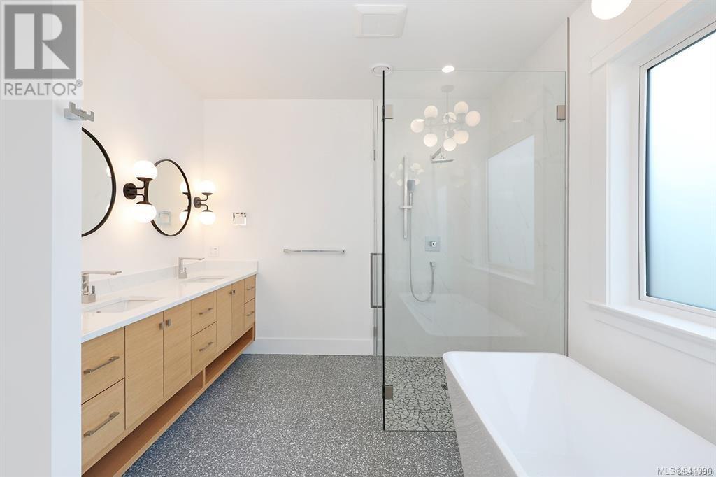 2836 Sheffield Cres