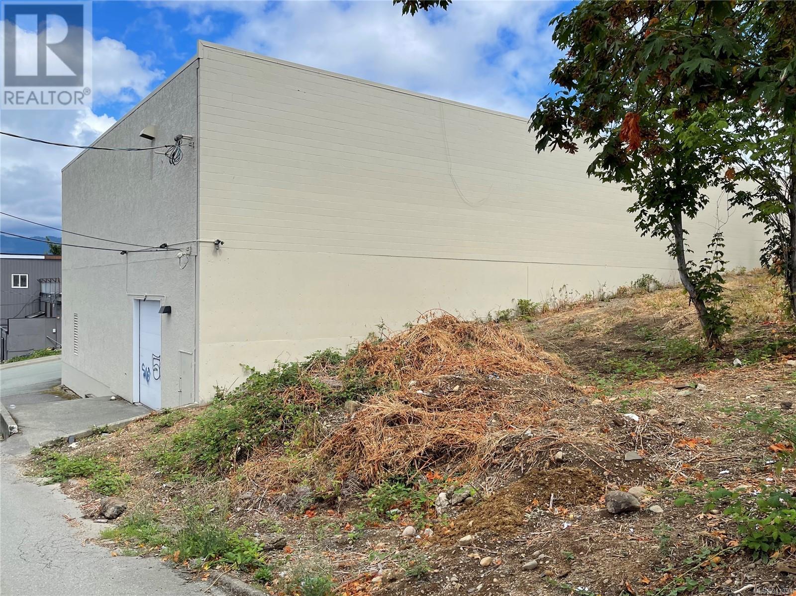 3174 3rd Ave