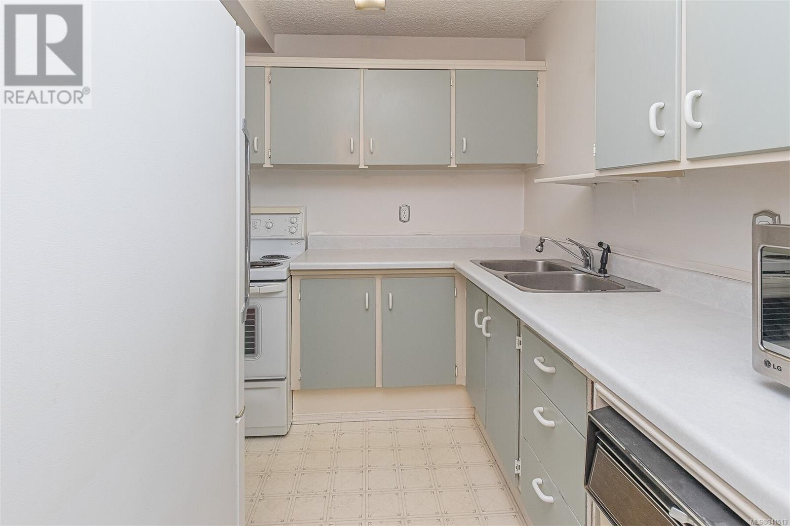 101 642 Admirals Rd, #101