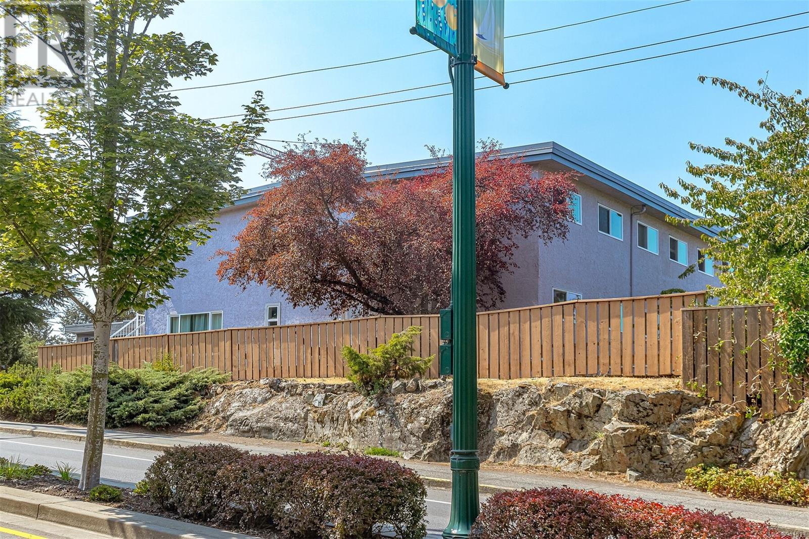 101 642 Admirals Rd, #101