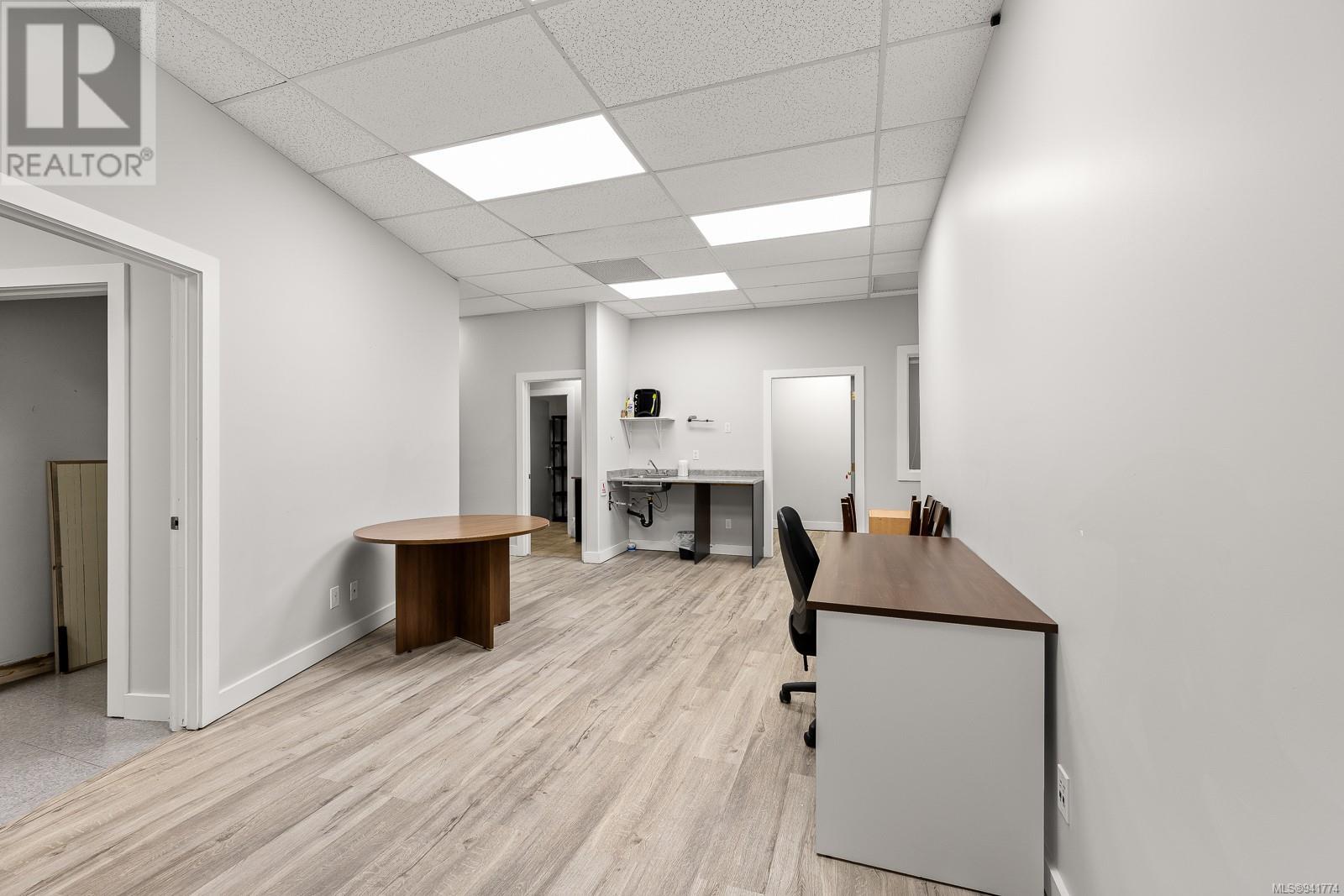 201/202 1025 Cliffe Ave, #201/202