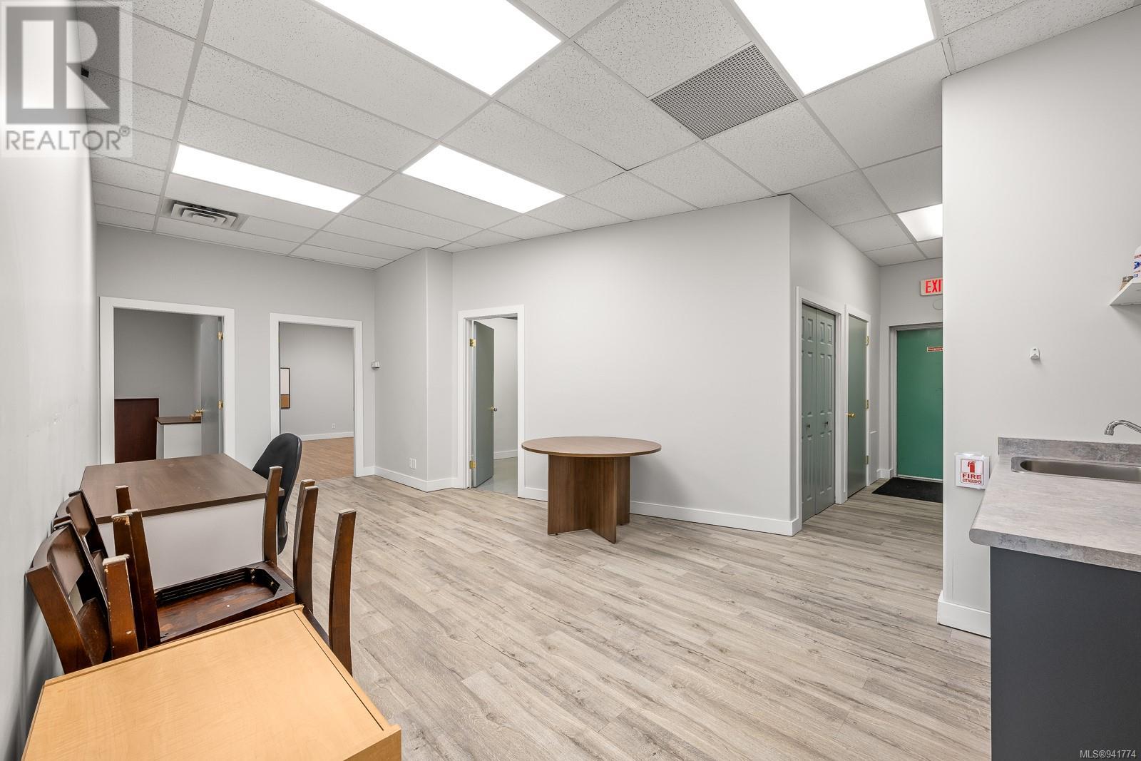201/202 1025 Cliffe Ave, #201/202