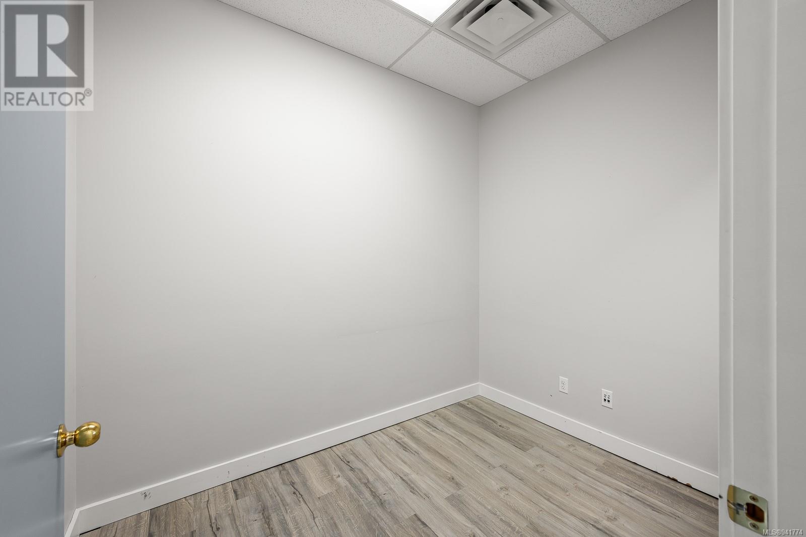 201/202 1025 Cliffe Ave, #201/202