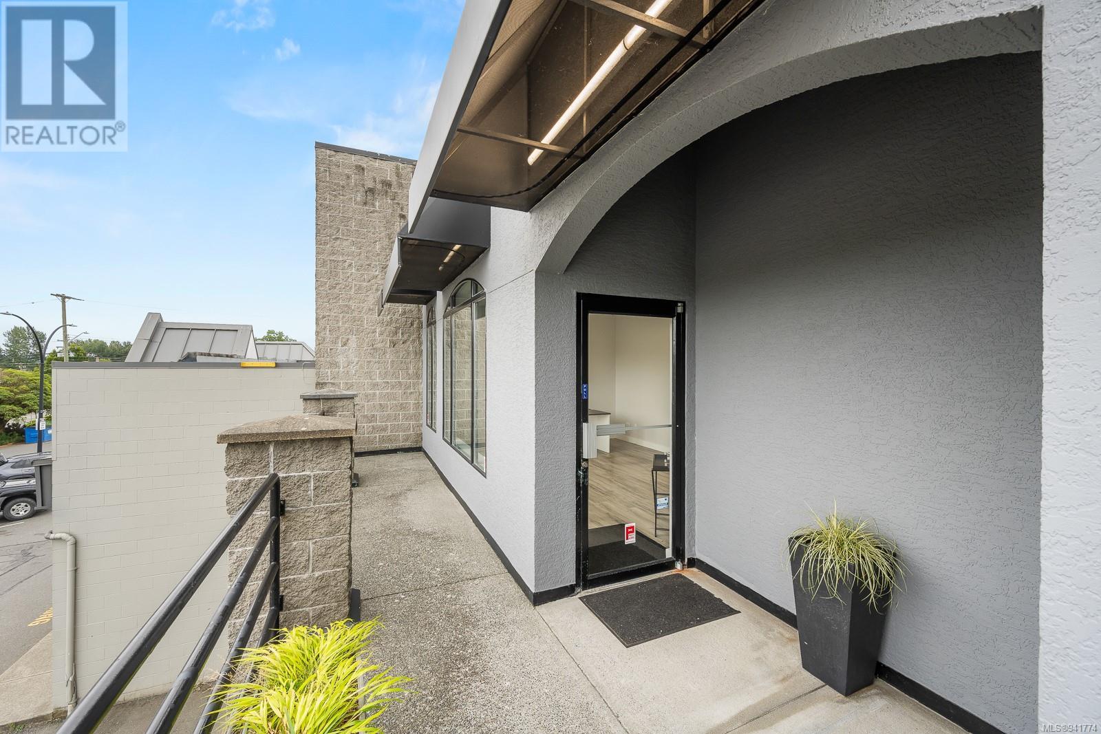 201/202 1025 Cliffe Ave, #201/202
