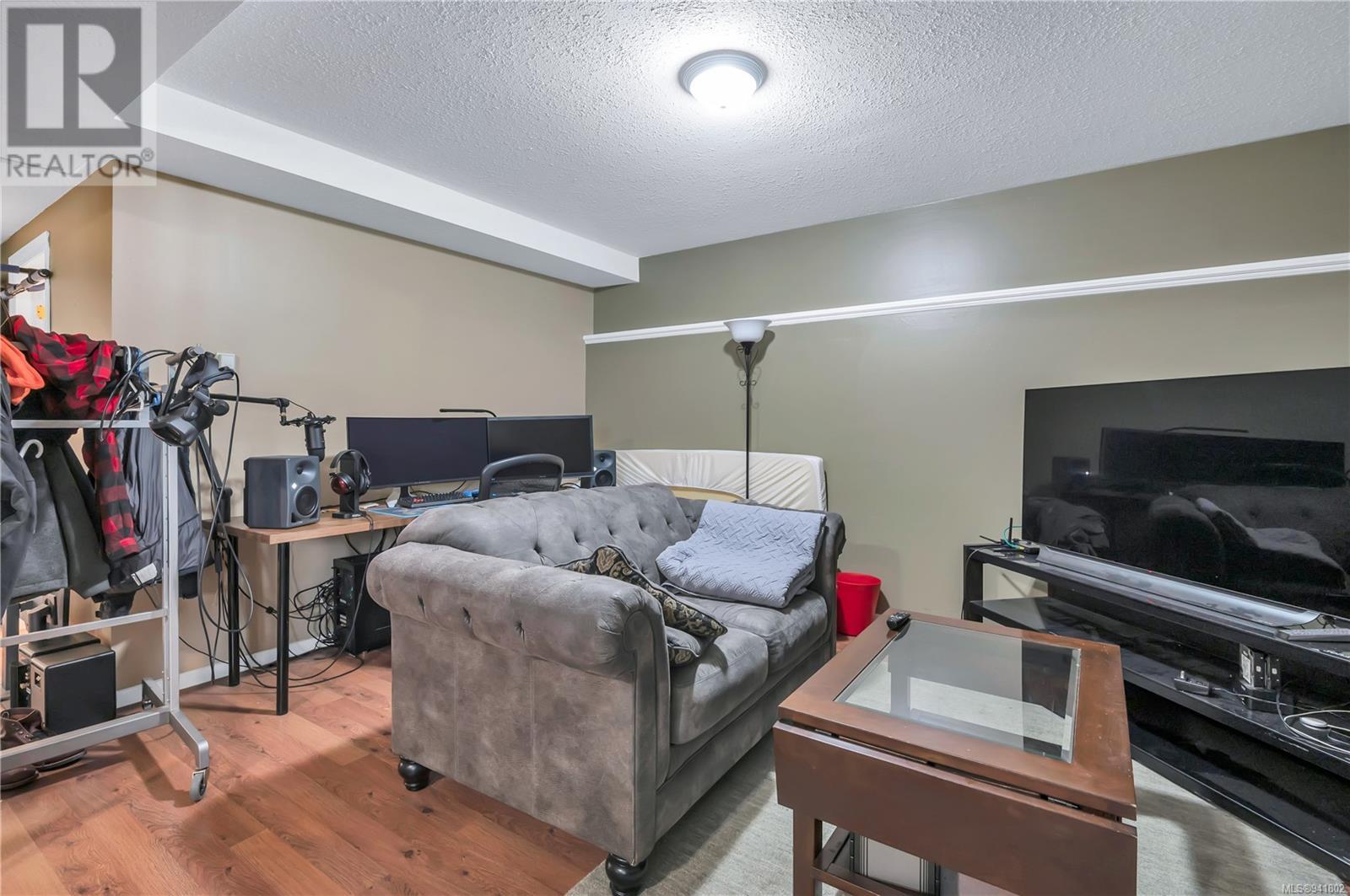 749 Bowen Dr