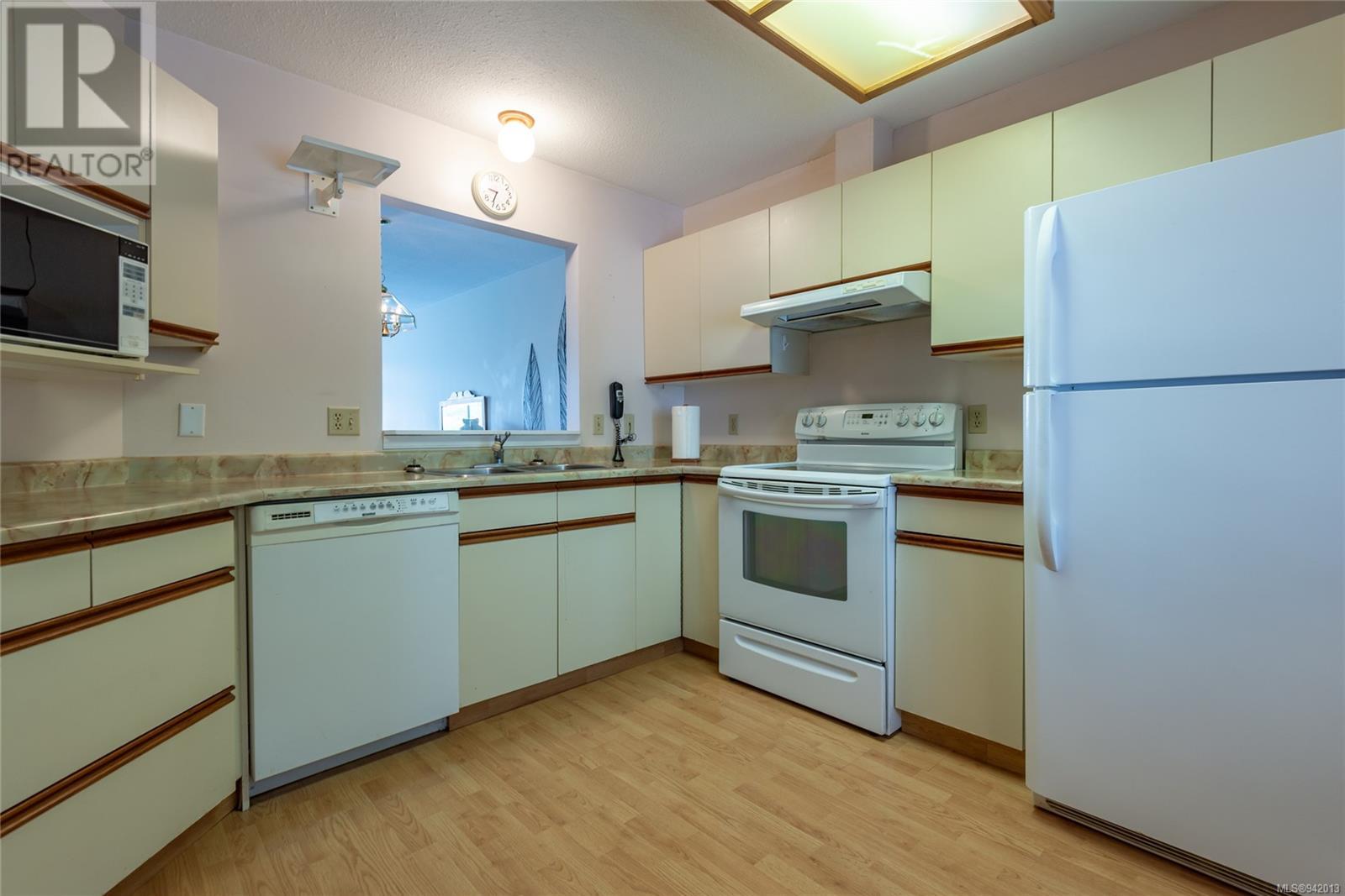 105 2730 Island Hwy S, #105