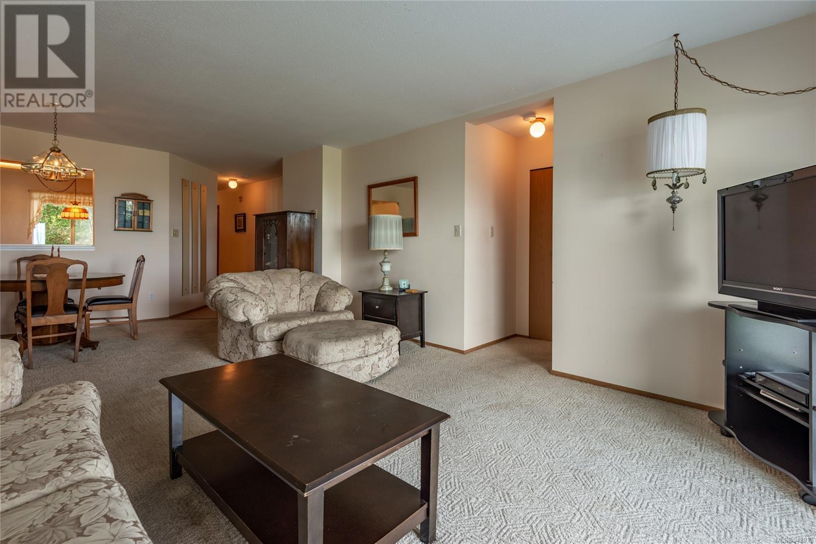 105 2730 Island Hwy S, #105