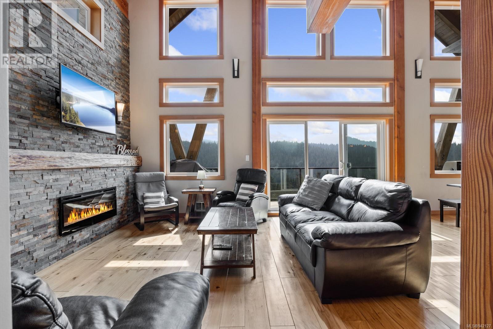 570 Arrowsmith Ridge