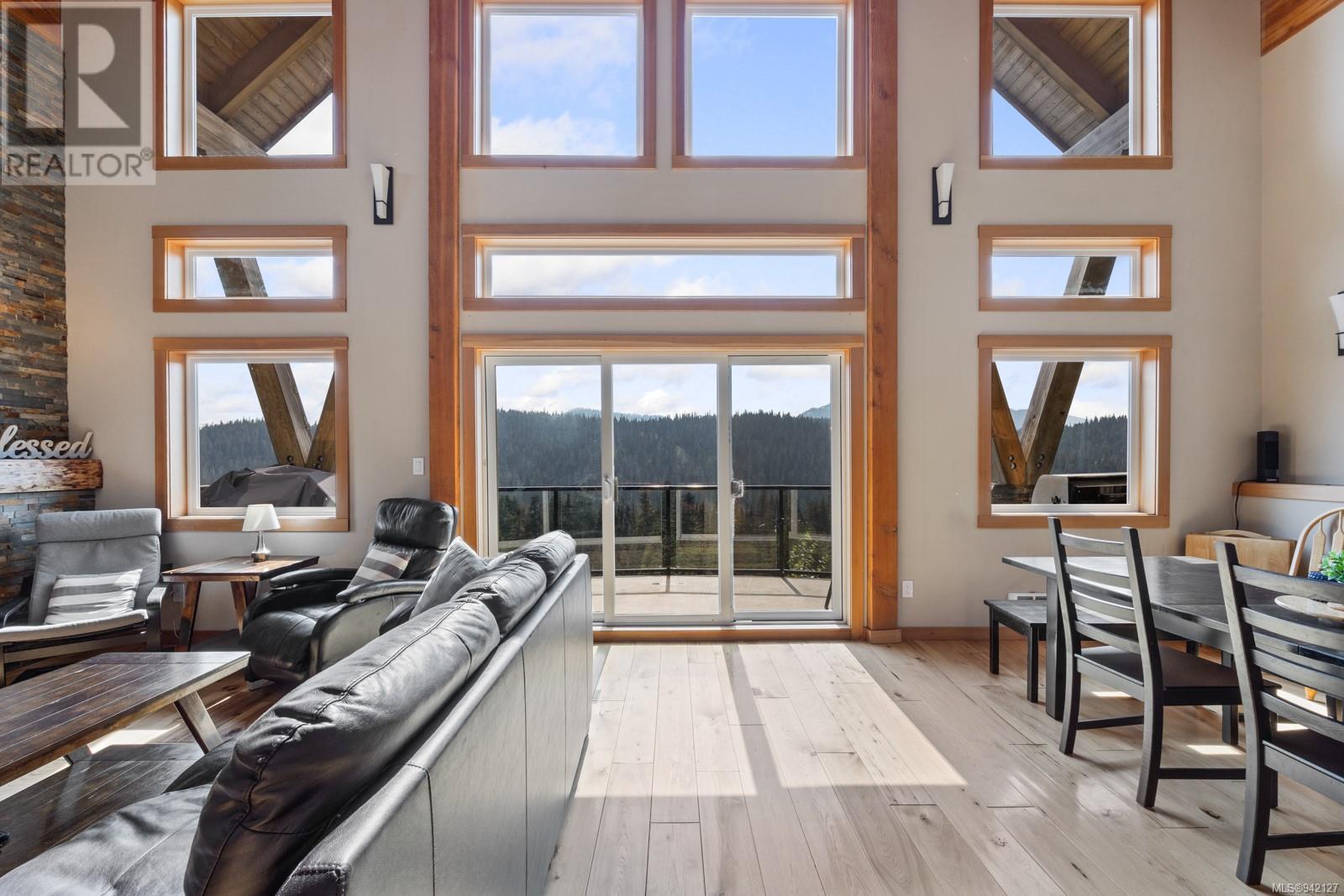 570 Arrowsmith Ridge