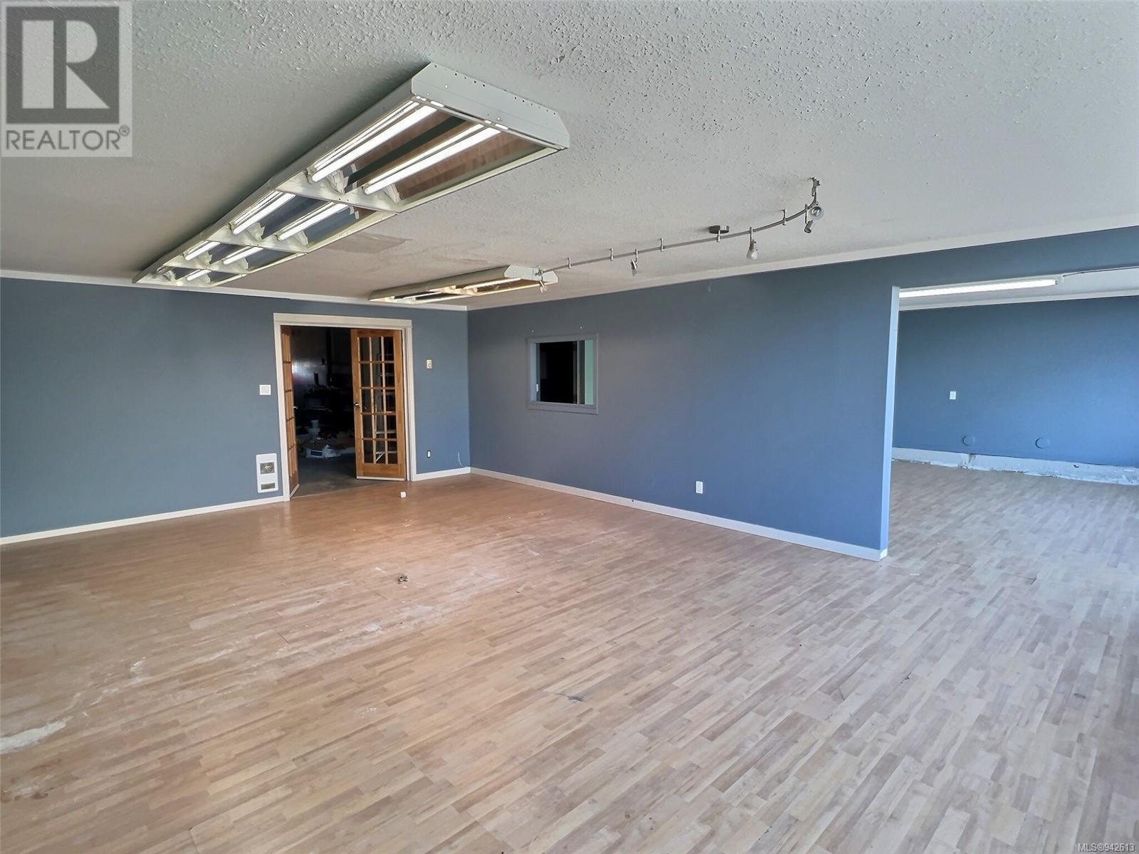 102 1661 Island Hwy, #102