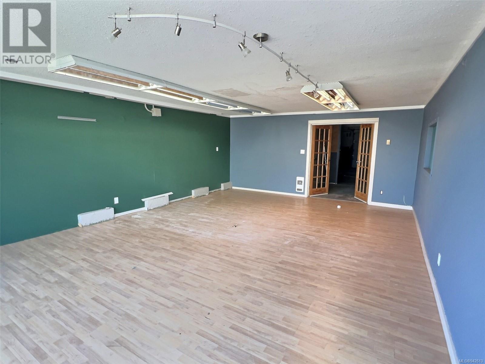 102 1661 Island Hwy, #102