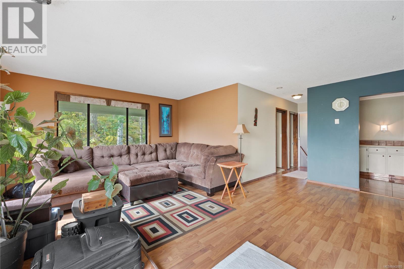 1654 Hyacinthe Bay Rd